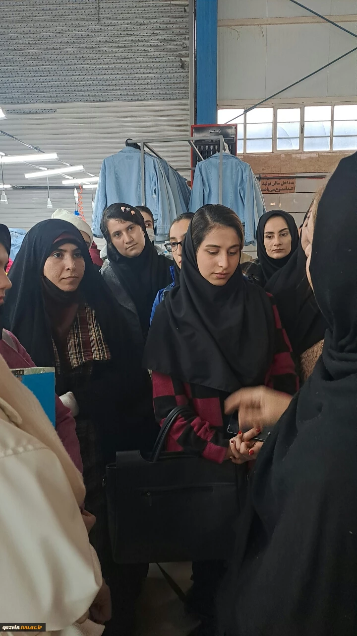 بازدید دانشجویان انجمن طراحی دوخت از شرکت تولیدی وایا نگین مدبهمناسبت روز دانشجو و هفته پژوهش 2