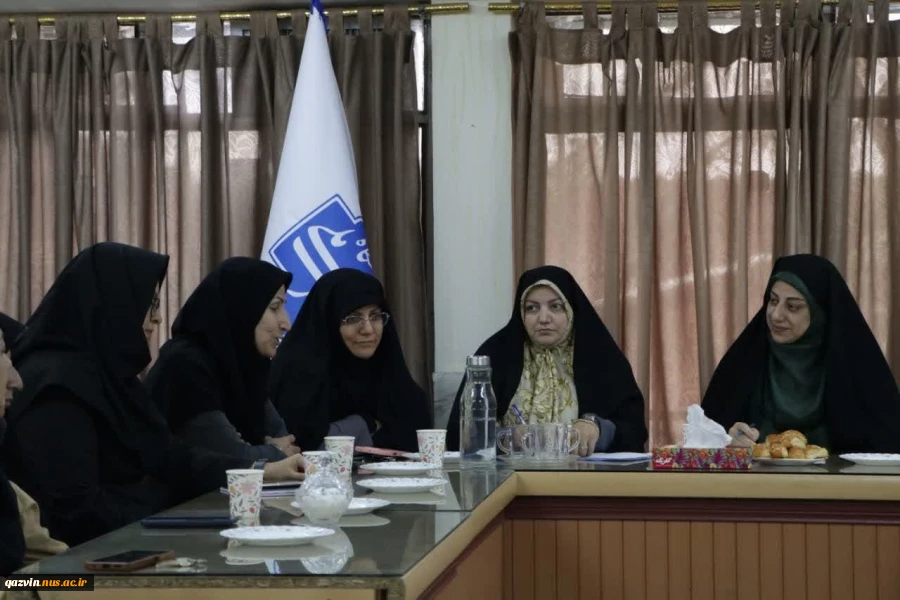برگزاری نشست گفتگو محور اساتید، کارکنان ، دانشجویان فعال و نخبه به مناسبت روز دختر در آموزشکده ملی مهارت دختران قزوین 5