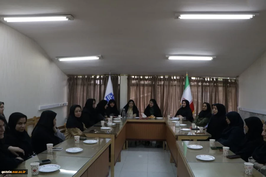 برگزاری نشست گفتگو محور اساتید، کارکنان ، دانشجویان فعال و نخبه به مناسبت روز دختر در آموزشکده ملی مهارت دختران قزوین 7