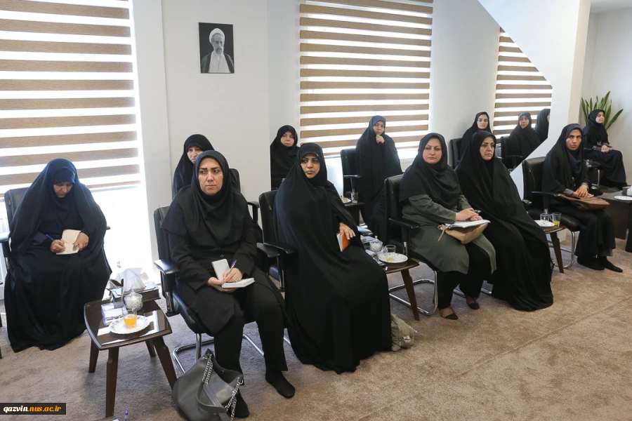 دیدار جمعی از بانوان شاغل و مدیران دستگاه‌های اجرایی استان  با نماینده ولی فقیه و امام جمعه شهر قزوین 4