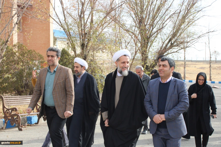 نشست صمیمی و هم‌اندیشی نماینده محترم ولی فقیه در استان و امام جمعه قزوین، آیت‌الله مظفری، با کارکنان، اساتید و دانشجویان  5