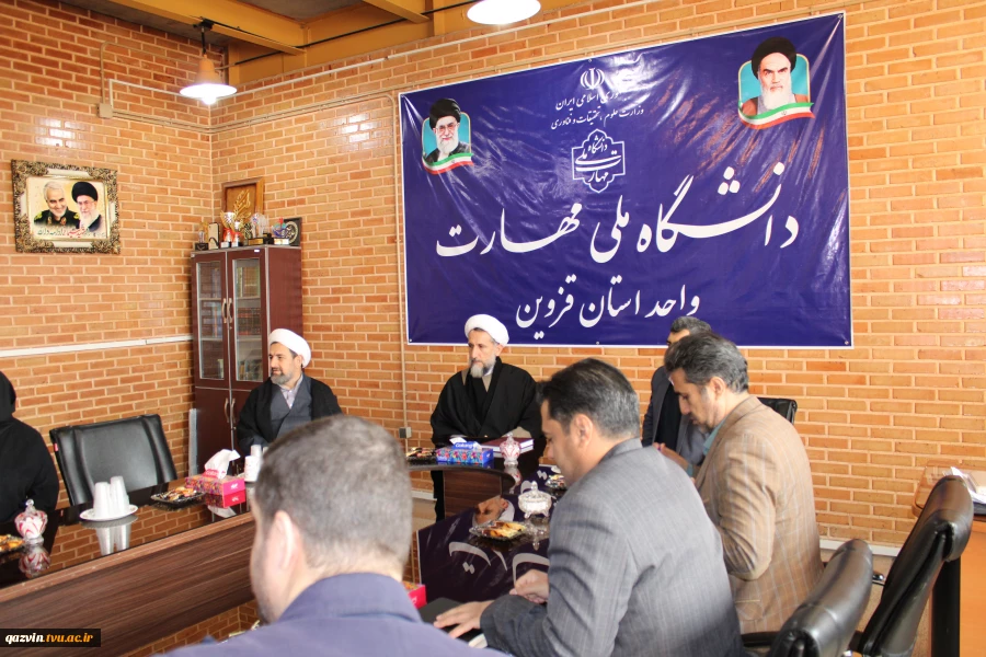نشست صمیمی و هم‌اندیشی نماینده محترم ولی فقیه در استان و امام جمعه قزوین، آیت‌الله مظفری، با کارکنان، اساتید و دانشجویان  6