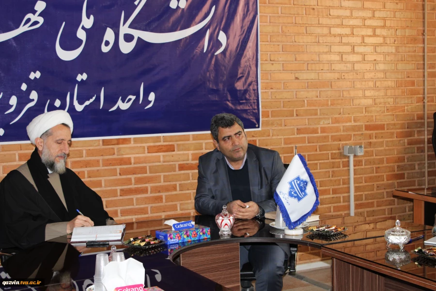 نشست صمیمی و هم‌اندیشی نماینده محترم ولی فقیه در استان و امام جمعه قزوین، آیت‌الله مظفری، با کارکنان، اساتید و دانشجویان  7