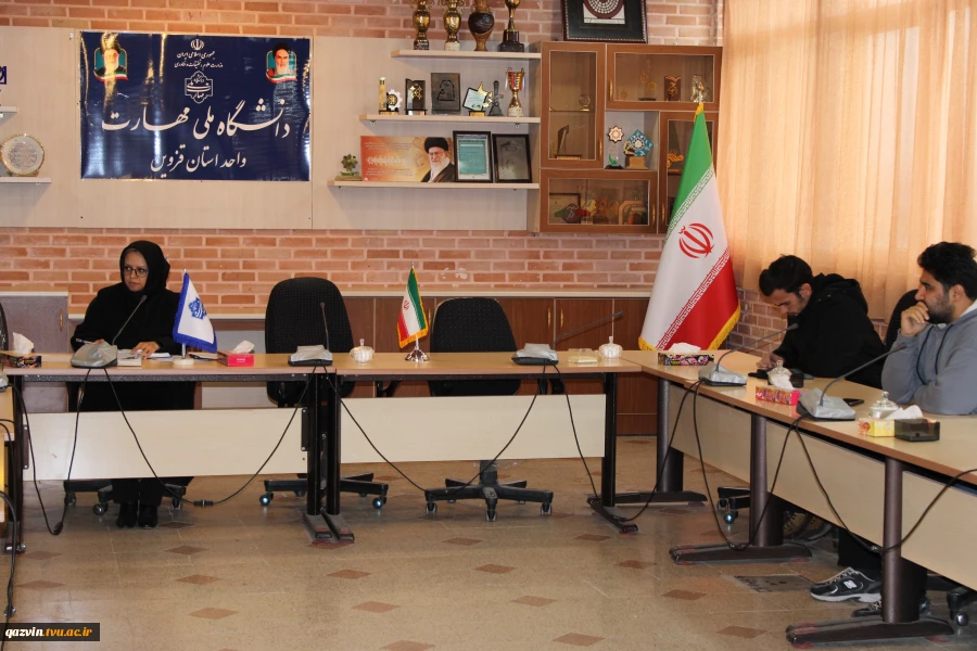 نشست هم‌اندیشی دانشجویان مرکز پسران با نماینده نظارت ، ارزیابی و تضمین کیفیت  دانشگاه 4