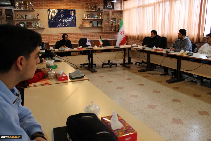 نشست هم‌اندیشی دانشجویان مرکز پسران با نماینده نظارت ، ارزیابی و تضمین کیفیت  دانشگاه 7