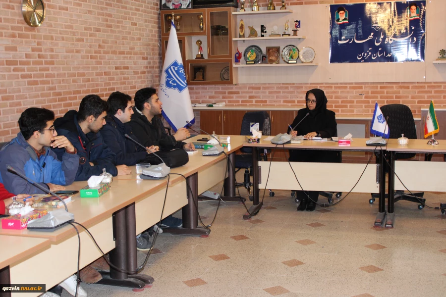 نشست هم‌اندیشی دانشجویان مرکز پسران با نماینده نظارت ، ارزیابی و تضمین کیفیت  دانشگاه 9