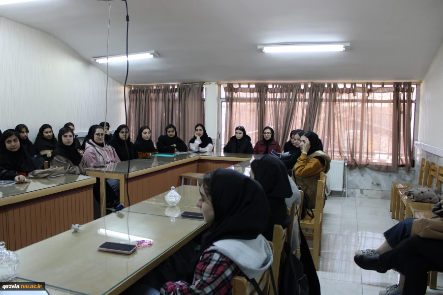 نشست هم‌اندیشی دانشجویان مرکز دختران با نماینده نظارت ، ارزیابی و تضمین کیفیت دانشگاه 7