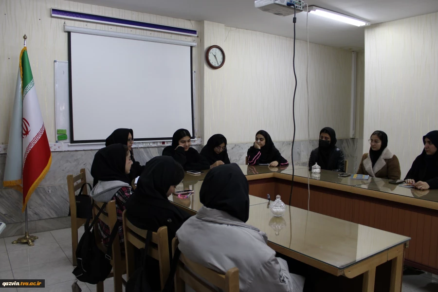 نشست هم‌اندیشی دانشجویان مرکز دختران با نماینده نظارت ، ارزیابی و تضمین کیفیت دانشگاه 8