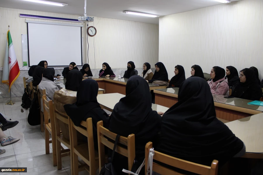 نشست هم‌اندیشی دانشجویان مرکز دختران با نماینده نظارت ، ارزیابی و تضمین کیفیت دانشگاه 9