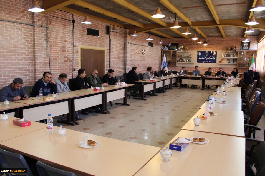 دیدار صمیمی کارکنان آموزشکده پسران قزوین با ریاست و هیئت رئیسه دانشگاه ملی مهارت استان 6