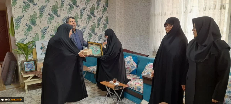 دیدار رئیس دانشگاه ملی مهارت استان قزوین با خانواده بزرگوار شهیدان رستمی
 3