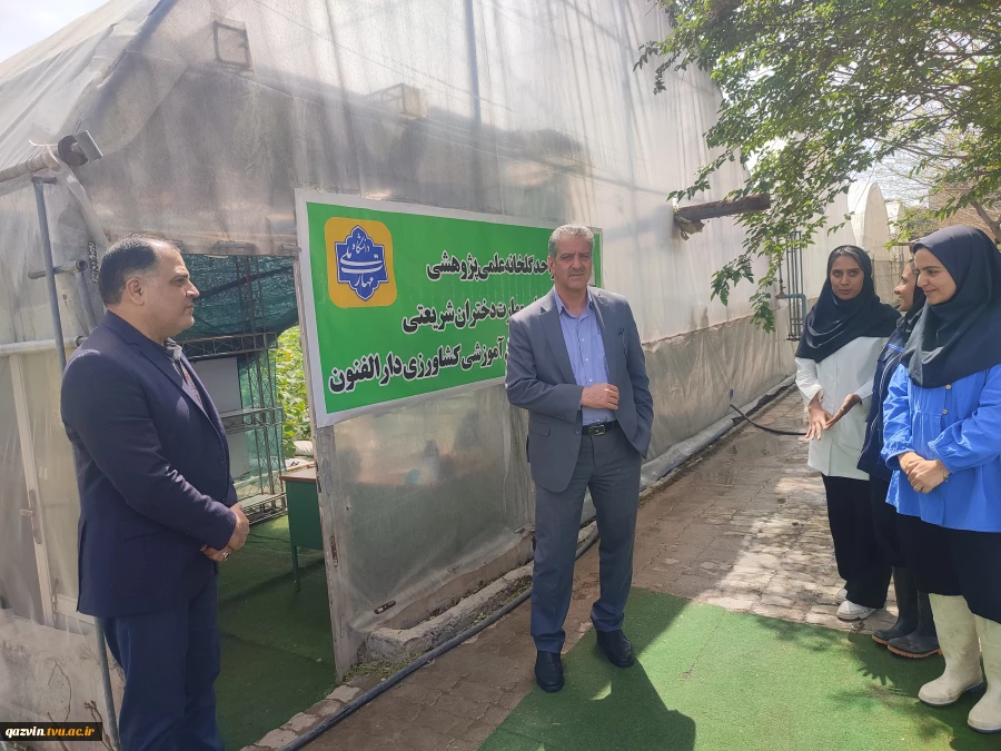 حضور ریاست دانشگاه ملی مهارت در دانشکده دختران دکتر شریعتی تهران و بازدید از گلخانه دانشکده 4