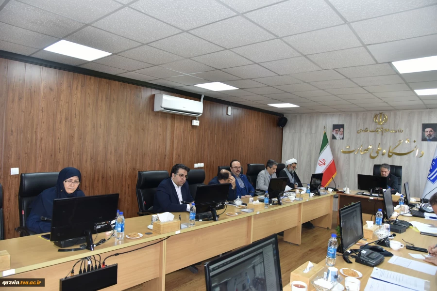 رئیس دانشگاه ملی مهارت در هفتمین جلسه شورای دانشگاه:

نیاز امروز دانشگاه، بهره مندی از مدیرانی با نگاه علمی، آموزشی و پژوهشی است / ما دانشگاهیان باید در راستای حفظ و تقویت سرمایه اجتماعی بوجود آمده طی مدت جنگ تلاش کنیم. 3