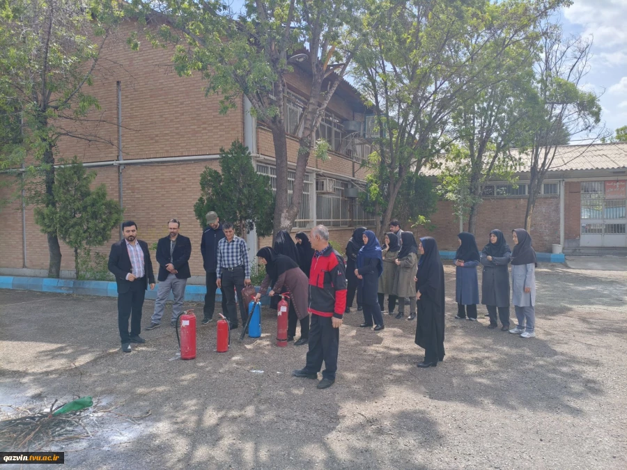 برگزاری  دوره آموزش اطفا حریق و آشنایی با انواع کپسولهای آتشنشانی (HSE) 3