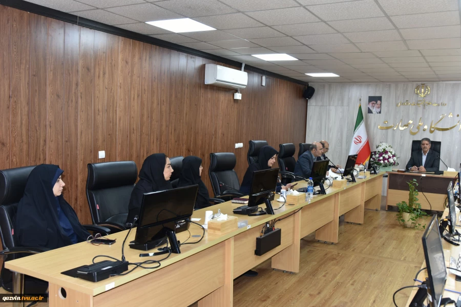 دیدار کارکنان حوزه ریاست، روابط عمومی و هماهنگی امور مجلس و استان‌ها با ریاست دانشگاه ملی مهارت 4