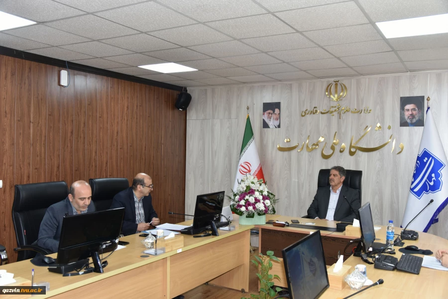 دیدار کارکنان حوزه ریاست، روابط عمومی و هماهنگی امور مجلس و استان‌ها با ریاست دانشگاه ملی مهارت 5