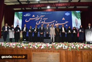 رئیس دانشگاه ملی مهارت در جشنواره سرآمدی آموزش استان تهران:

دانشگاه ملی مهارت می تواند معمار دانشگاه‌های مهارتی کشور باشد و اصولی مثل تعیین استاندارد، تربیت مربی و تضمین کیفیت را راهبری نماید/ استاد سرآمد کسی است که دانش را به مهارت تبدیل کند. 2