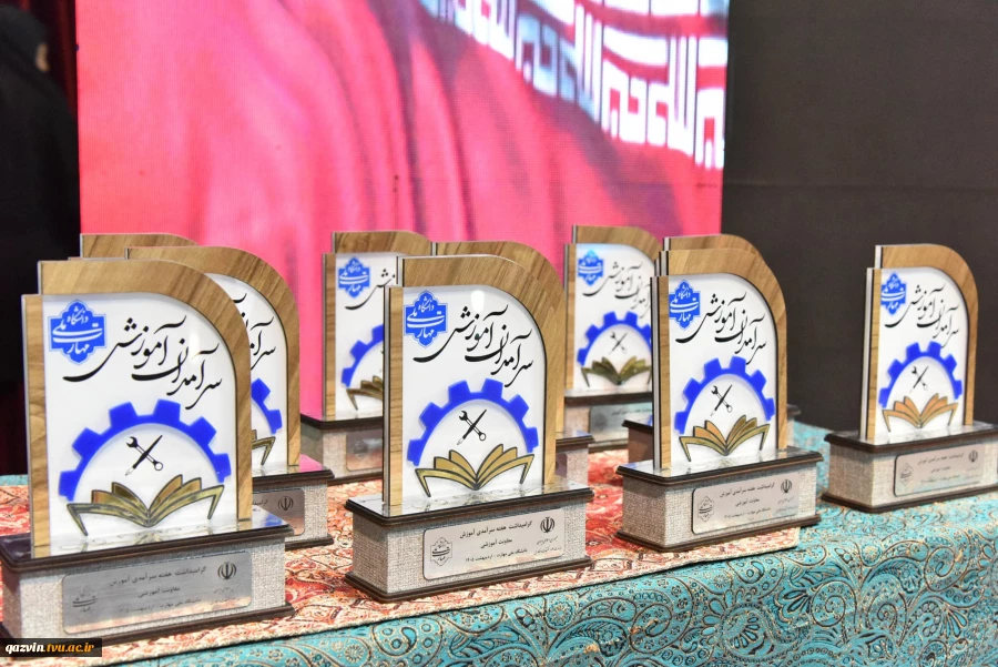 رئیس دانشگاه ملی مهارت در جشنواره سرآمدی آموزش استان تهران:

دانشگاه ملی مهارت می تواند معمار دانشگاه‌های مهارتی کشور باشد و اصولی مثل تعیین استاندارد، تربیت مربی و تضمین کیفیت را راهبری نماید/ استاد سرآمد کسی است که دانش را به مهارت تبدیل کند. 14