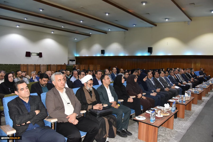 رئیس دانشگاه ملی مهارت در جشنواره سرآمدی آموزش استان تهران:

دانشگاه ملی مهارت می تواند معمار دانشگاه‌های مهارتی کشور باشد و اصولی مثل تعیین استاندارد، تربیت مربی و تضمین کیفیت را راهبری نماید/ استاد سرآمد کسی است که دانش را به مهارت تبدیل کند. 20