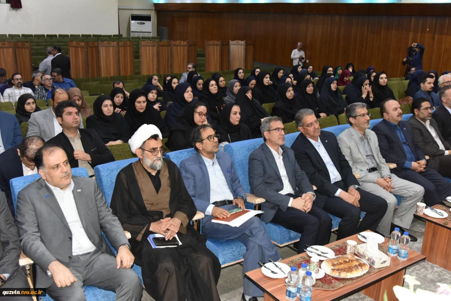 رئیس دانشگاه ملی مهارت در جشنواره سرآمدی آموزش استان تهران:

دانشگاه ملی مهارت می تواند معمار دانشگاه‌های مهارتی کشور باشد و اصولی مثل تعیین استاندارد، تربیت مربی و تضمین کیفیت را راهبری نماید/ استاد سرآمد کسی است که دانش را به مهارت تبدیل کند. 21