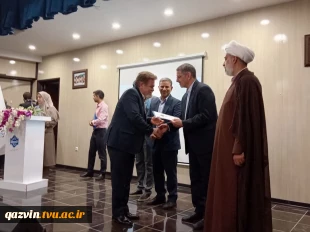 رئیس دانشگاه ملی مهارت در آیین تجلیل از سرآمدان آموزشی دانشگاه ملی مهارت واحد استانی اصفهان:

تدوین مسیرهای آموزشی مبتنی بر چارچوب‌های ملی و بین‌المللی صلاحیت حرفه‌ای و همچنین سند آمایش رشته‌های مهارتی در دستور کار دانشگاه قرار دارد. 4