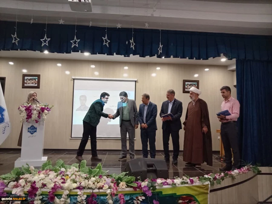 رئیس دانشگاه ملی مهارت در آیین تجلیل از سرآمدان آموزشی دانشگاه ملی مهارت واحد استانی اصفهان:

تدوین مسیرهای آموزشی مبتنی بر چارچوب‌های ملی و بین‌المللی صلاحیت حرفه‌ای و همچنین سند آمایش رشته‌های مهارتی در دستور کار دانشگاه قرار دارد. 6