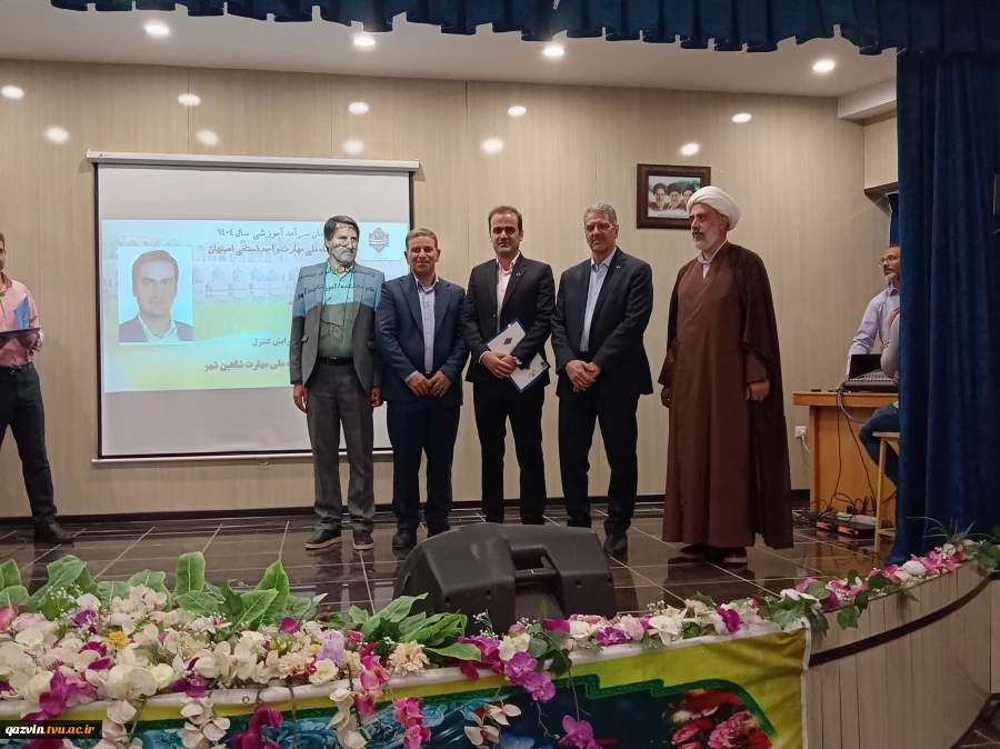 رئیس دانشگاه ملی مهارت در آیین تجلیل از سرآمدان آموزشی دانشگاه ملی مهارت واحد استانی اصفهان:

تدوین مسیرهای آموزشی مبتنی بر چارچوب‌های ملی و بین‌المللی صلاحیت حرفه‌ای و همچنین سند آمایش رشته‌های مهارتی در دستور کار دانشگاه قرار دارد. 7