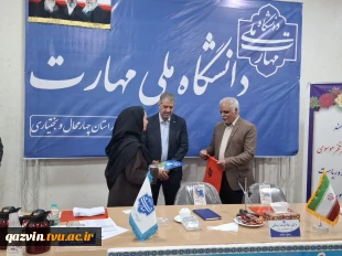 دکتر زمانی در آیین تجلیل از سرآمدان آموزشی چهارمحال محال و بختیاری:

سرآمدی آموزشی در دانشگاه ملی مهارت یعنی تبدیل دانش به مهارت و مهارت به اشتغال 4