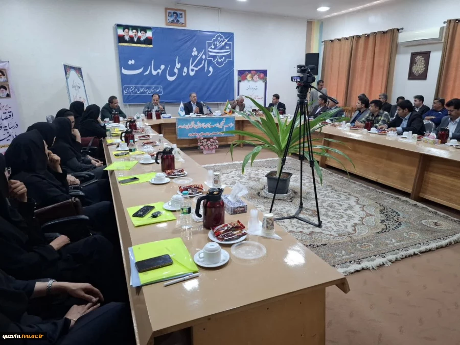 دکتر زمانی در آیین تجلیل از سرآمدان آموزشی چهارمحال محال و بختیاری:

سرآمدی آموزشی در دانشگاه ملی مهارت یعنی تبدیل دانش به مهارت و مهارت به اشتغال 5