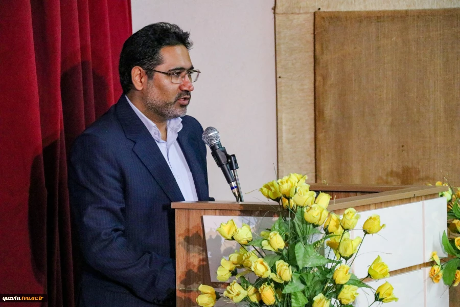 با حضور معاون فرهنگی و دانشجویی :

همزمان با تجلیل از سرآمدان آموزشی آیین تکریم رئیس پیشین و معارفه سرپرست واحد استان مازندران برگزار شد 9