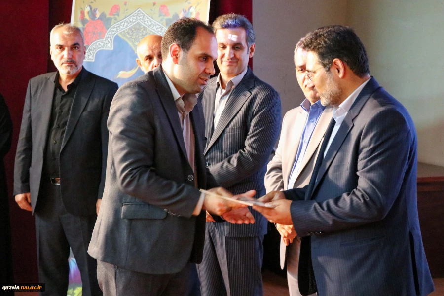 با حضور معاون فرهنگی و دانشجویی :

همزمان با تجلیل از سرآمدان آموزشی آیین تکریم رئیس پیشین و معارفه سرپرست واحد استان مازندران برگزار شد 10