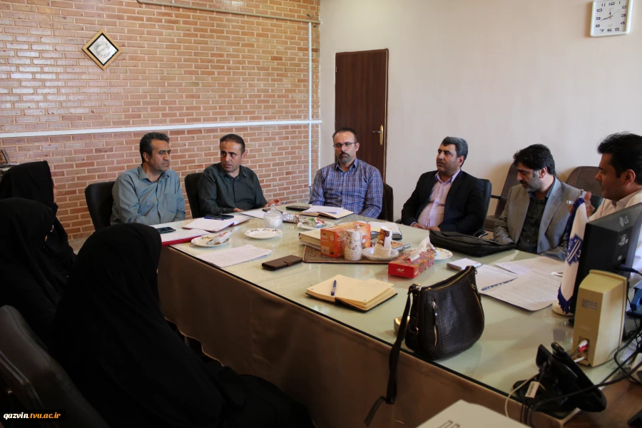 برگزاری جلسه شورای آموزشی دانشگاه ملی مهارت استان قزوین با محوریت امتحانات ۰۴۲ 5