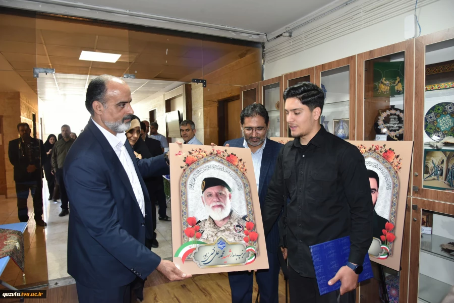 در یادواره شهدای خانواده بزرگ دانشگاه ملی مهارت در جنگ رمضان تأکید شد؛

لزوم بازخوانی سیره شهدا و ثبت میراث ماندگار دفاع مقدس در دانشگاه‌ها 6