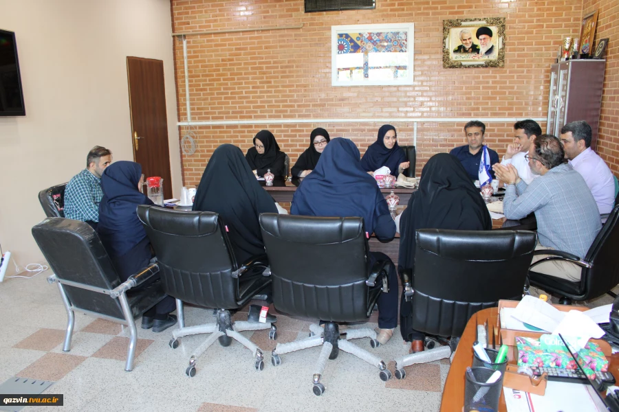 جلسه کمیته درآمدزایی دانشگاه ملی مهارت واحد استانی قزوین برگزار شد. 7