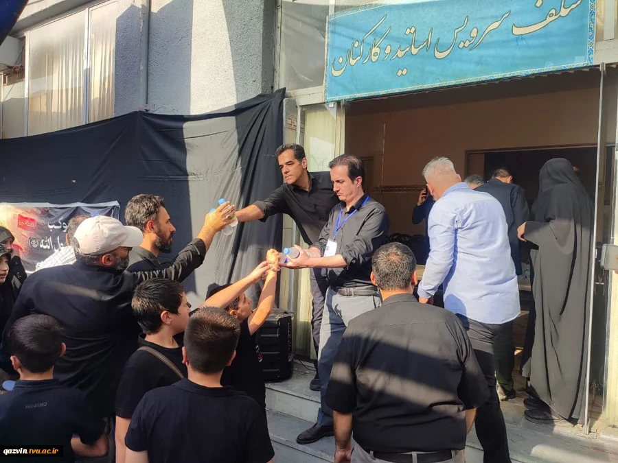 برپایی موکب خدمت‌رسانی دانشگاهیان دانشگاه ملی مهارت در مسیر وداع با رهبر شهید 11