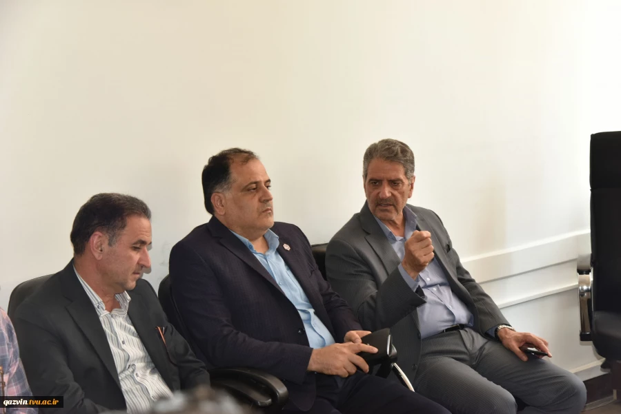 حضور رئیس دانشگاه ملی مهارت در اداره پشتیبانی و دیدار با کارکنان 2