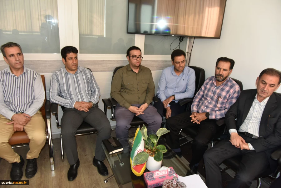 حضور رئیس دانشگاه ملی مهارت در اداره پشتیبانی و دیدار با کارکنان 5