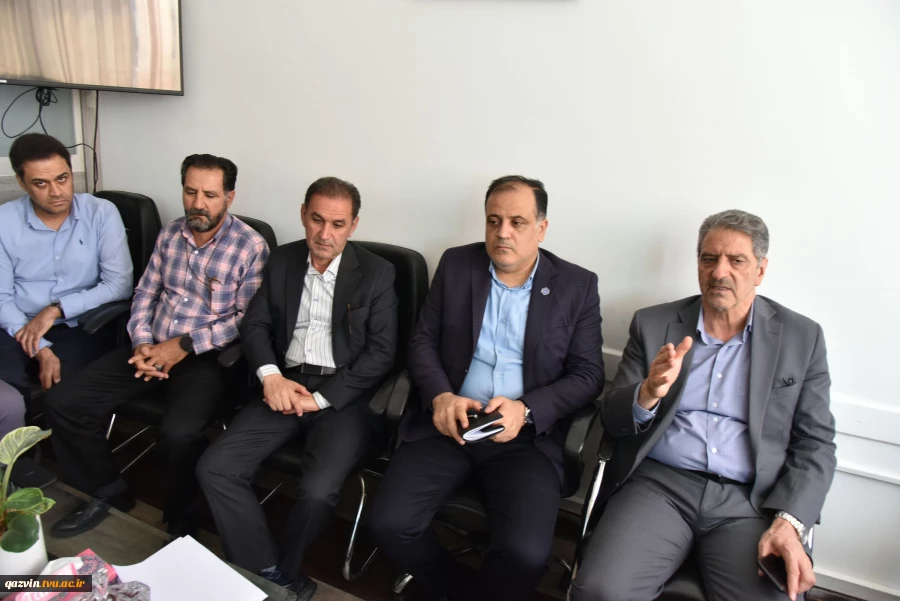 حضور رئیس دانشگاه ملی مهارت در اداره پشتیبانی و دیدار با کارکنان 6