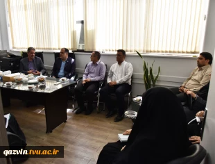 دیدار دکتر زمانی با کارکنان دفتر برنامه، بودجه، تحول اداری و بهره‌وری 3