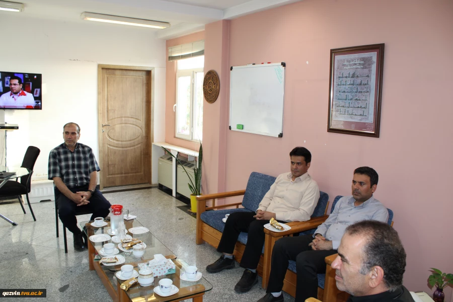در راستای تحقق شعار «دانشگاه ملی مهارت-دانشگاه کارآفرین»؛ مذاکرات دانشگاه ملی مهارت واحد استانی قزوین و صدا و سیمای قزوین برای عقد تفاهم‌نامه همکاری به جریان افتاد.

 3