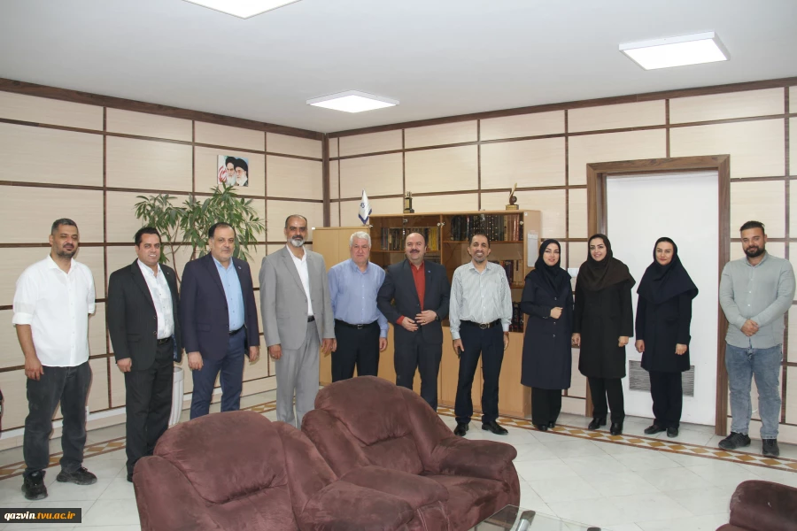 دیدار صمیمانه مدیران دانشگاه ملی مهارت با کارکنان سازمان مرکزی به مناسبت روز کارمند 17