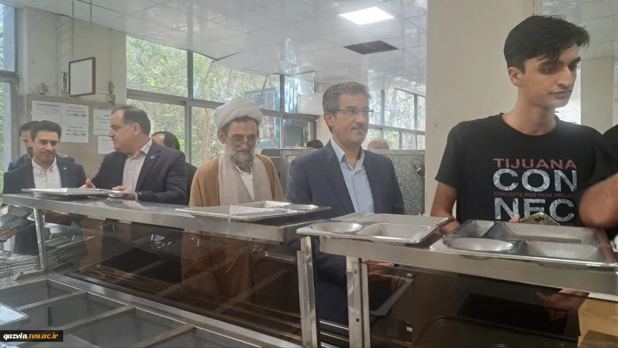 با حضور سرپرست دانشگاه ملی مهارت صورت گرفت؛
آیین اهتزاز پرچم جمهوری اسلامی ایران و طنین سرود ملی در آغاز سال تحصیلی جدید در دانشکده ملی مهارت انقلاب اسلامی تهران 3