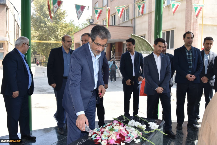 با حضور سرپرست دانشگاه ملی مهارت صورت گرفت؛
آیین اهتزاز پرچم جمهوری اسلامی ایران و طنین سرود ملی در آغاز سال تحصیلی جدید در دانشکده ملی مهارت انقلاب اسلامی تهران 2