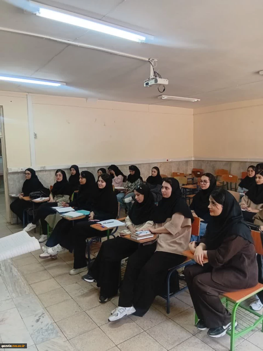 بازدید هیئت رئیسه دانشگاه ملی مهارت دختران قزوین از کلاس‌های درس و محیط‌های آموزشی
 2